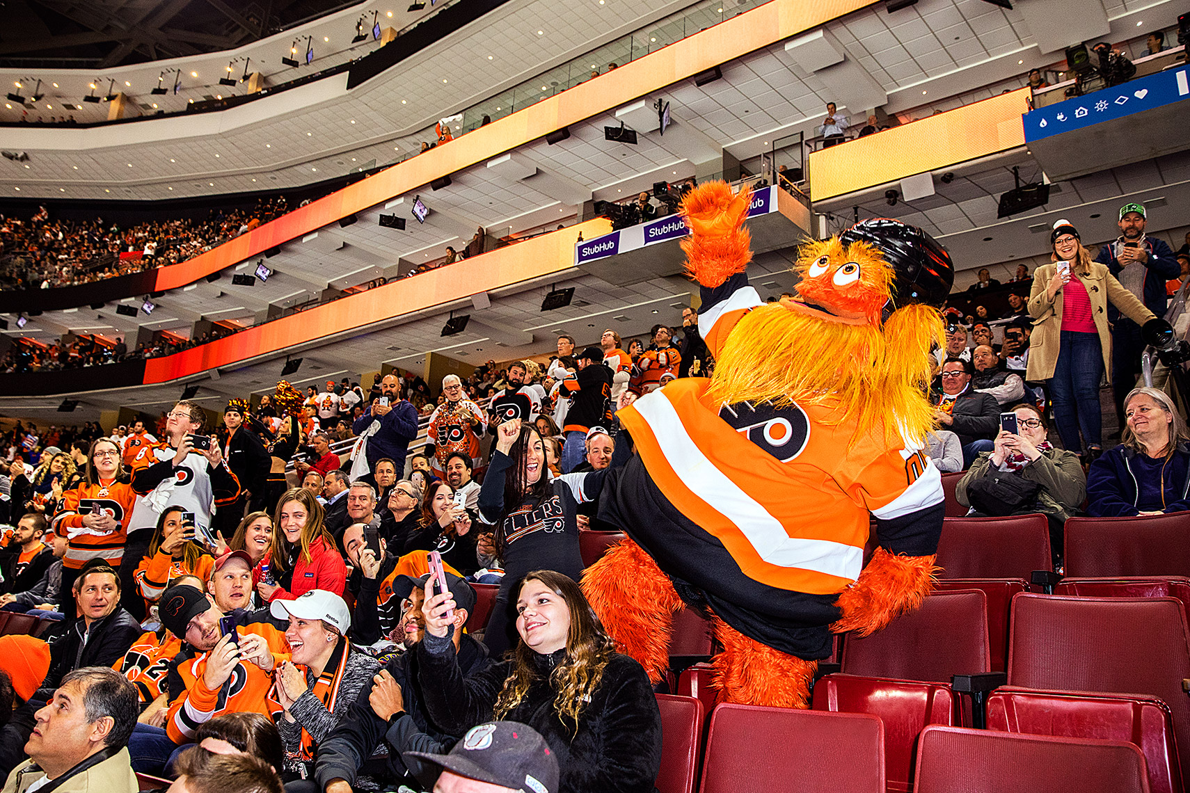 Sports Photographer STEVE BOYLE - Philadelphia Flyers Mascot Gritty