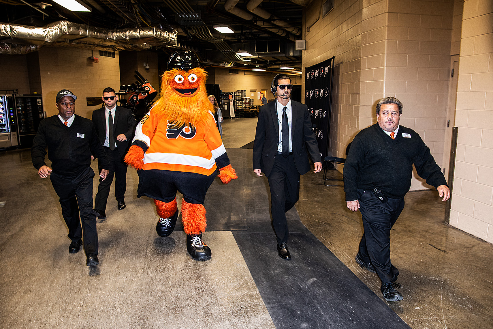 Sports Photographer STEVE BOYLE - Philadelphia Flyers Mascot Gritty